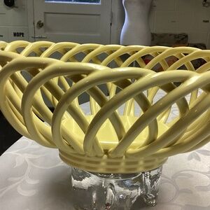 YELLO MACARONI TWIST. YELLOW BOWL. VINTAGE MINT